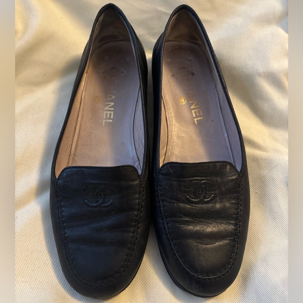 CHANEL Classic Black Leather Flats